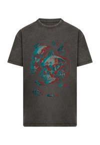 Kortærmet mørkegrå t-shirt med grafisk design af overlappingende kranier i teal og rød, med cirkulære accenter og en afslappet pasform.