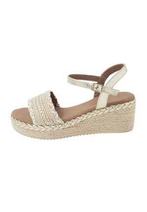 Beige wedge sandaal met gevlochten jute plateau, brede geweven voorband en verstelbare enkelband met gesp.