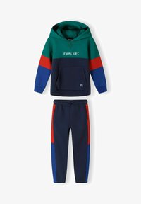 Ei valittu, navy green blue