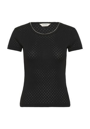 Zwarte top met korte mouwen van geperforeerde stof, met een ronde halslijn en een scalloped rand, versierd met gaten in een ruitpatroon.