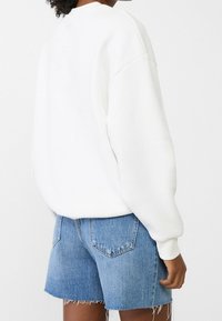 Stradivarius Mikina - white