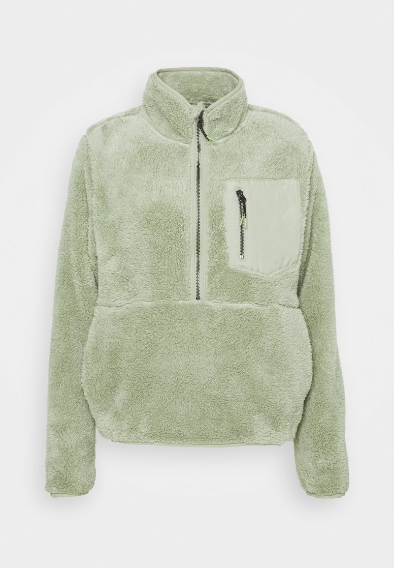 Pull polaire vert clair avec col montant, fermeture éclair avant sur la moitié et poche poitrine zippée avec détail en tissu nylon.