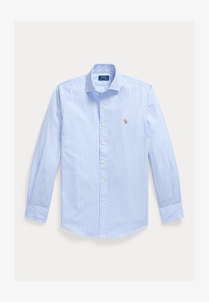 Hellblaues Langarm-Hemd mit Knopfleiste, weißen vertikalen Streifen und kleinem gesticktem Logo auf der linken Brust.
