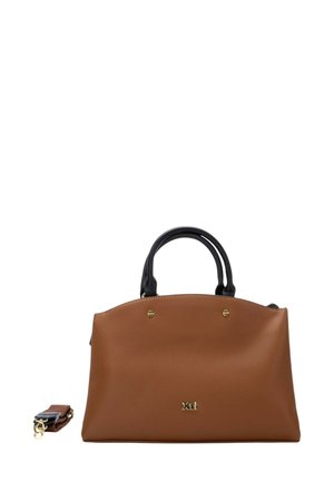 Bolso de mano de cuero marrón con una forma estructurada, asas negras, acentos en dorado y una correa para el hombro desmontable. Logo visible en la parte frontal.