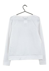 Sudadera blanca en una percha negra, con mangas raglán largas, cuello redondo y dobladillo acanalado. Textura suave con un detalle mínimo.