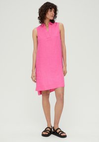 s.Oliver V AUSSCHNITT - Blusenkleid - pink