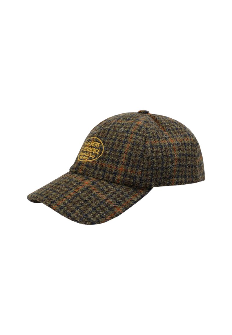 Gorra de lana con un patrón a cuadros en tonos verdes, marrones y naranjas. Cuenta con un visera curva y un acabado texturizado. Incluye parche de logo en la parte frontal.