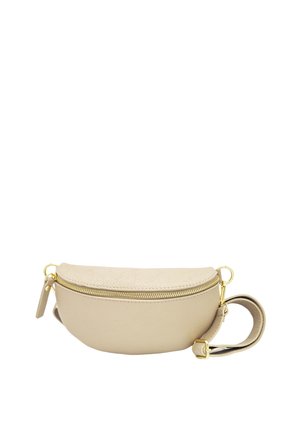 Sac banane en cuir beige avec fermeture éclair dorée, sangle ajustable et fermeture à boucle, présenté sur un fond blanc.