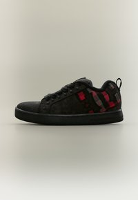 Δεν επιλέχθηκε, black/red/black