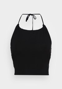 Top court noir à col licou en tissu doux, avec un col froncé et des bretelles nouables réglables pour un ajustement personnalisé.