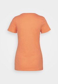 T-shirt à manches courtes en coton doux orange, avec un col rond classique et une coupe ajustée avec un ourlet droit.
