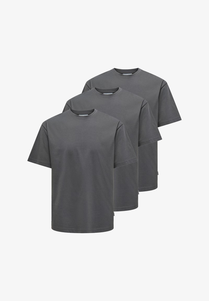 Drei kurzärmelige T-Shirts aus dunkelgrauer Baumwolle. Runder Rundhalsausschnitt, entspannte Passform und eine glatte Textur. Minimalistisches Design ohne sichtbare Muster.