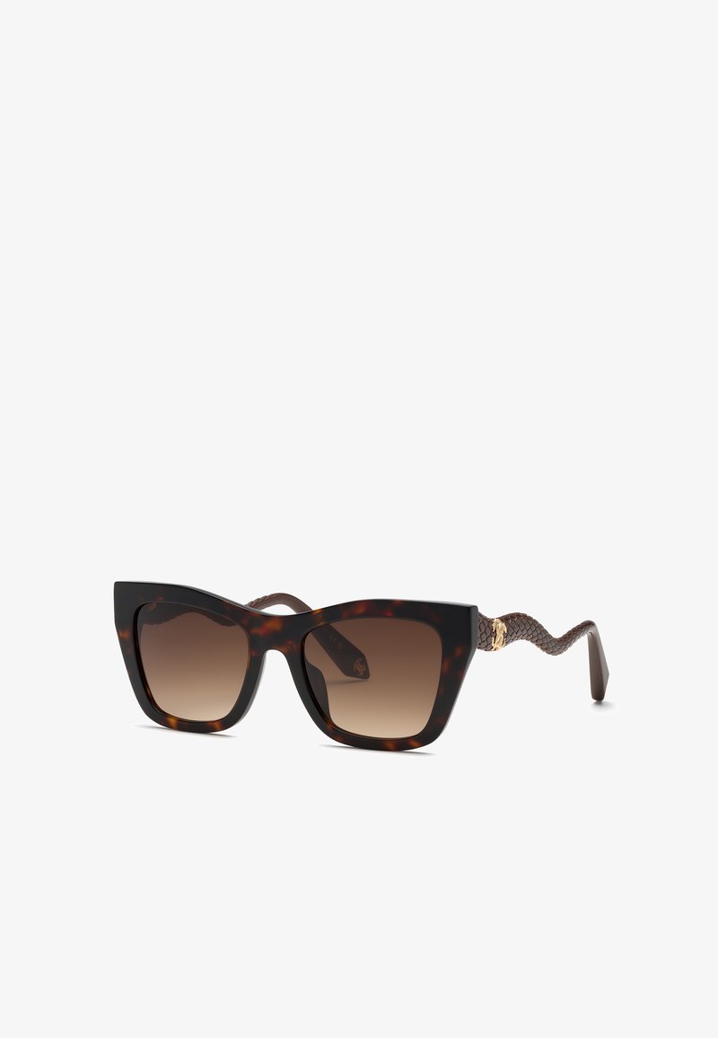 Lunettes de soleil œil-de-chat en écaille de tortue avec verres marron dégradés et branches texturées marron effet peau de serpent avec un accent doré près des charnières.