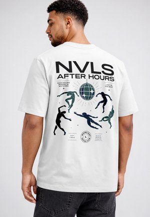 Neverless, HERREN T-SHIRT - EDM DESIGN NVLS AFTER HOURS - OVERSIZED RELAXED - Print T-shirt - weiß