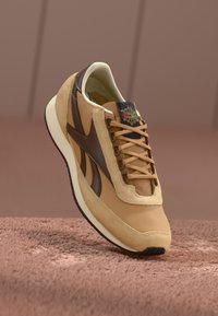 Unselected, camel/campus brown/grit gold-coloured