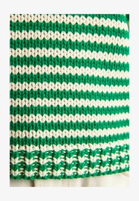 Neselectat, green white