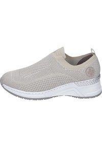 Scarpe beige slip-on con tomaia in mesh traspirante, motivo a trama e suola in gomma bianca, con un piccolo emblema sul tallone.