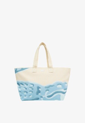 Gestreepte beige canvas tas met twee handvatten, met een blauw abstract golfpatroon op de onderste helft.
