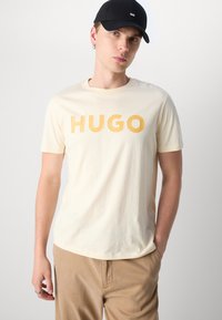 HUGO DULIVIO - Potiskana majica - light beige