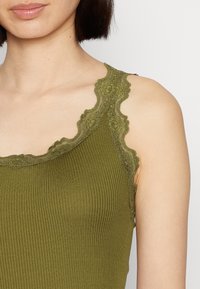 Rosemunde BABETTE U NECK - Top - lizard green