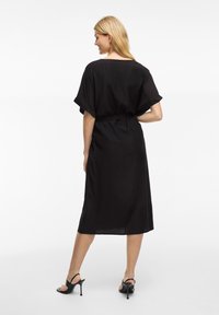 VILA MIDI V-AUSSCHNITT - Päevakleit - black beauty