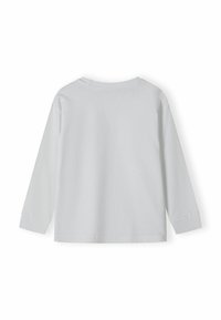 Gara balta krekla ar garām piedurknēm, ribotām aprocēm un apaļu kakla izgriezumu, skatīta no aizmugures uz baltas fona.