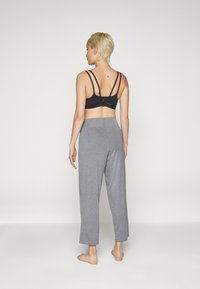 Yogasearcher RAVANA FLOWY PANTS - Tepláky - grey