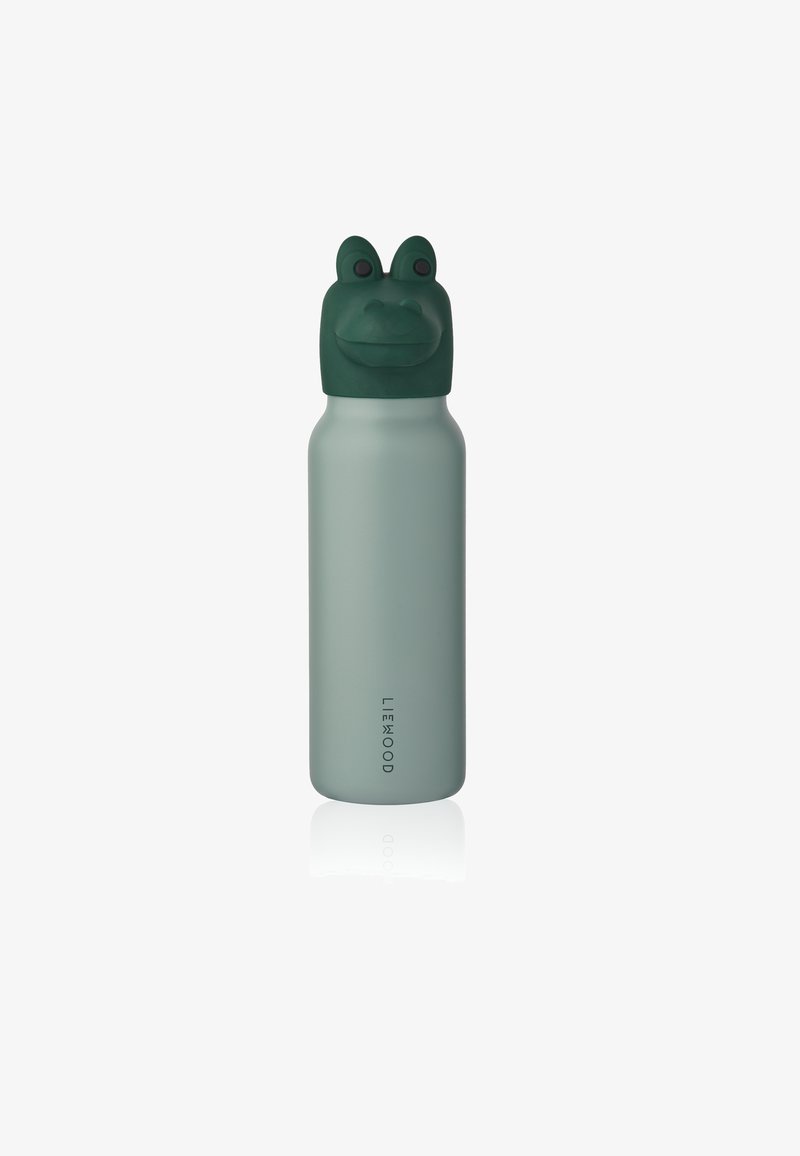 Borraccia verde con tappo a forma di rana e logo "LIEWOOD" verticale sul davanti.