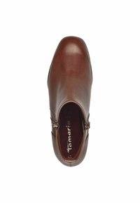 Chaussure en cuir marron avec un bout arrondi élégant, fermeture éclair latérale et accents de design texturé. L'intérieur présente un doublage rouge.