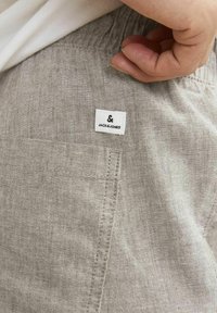 Jack & Jones JPSTACE BREEZE - Hlače - bungee cord