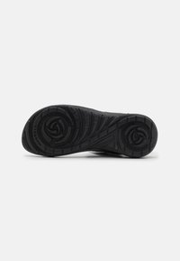 Merrell DISTRICT 4 BACKSTRAP - Käimissandaalid - black