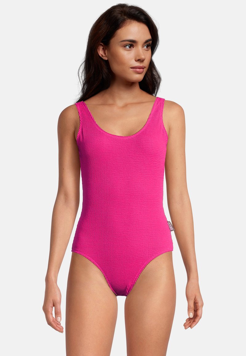 Maillot de bain une pièce rose fluo à côtes avec des bretelles larges et un col rond, doté d'une jambe haute et d'un tissu texturé.