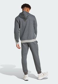adidas Sportswear SPORTSWEAR FLEECE COLORBLOCK HOODED - Träningsset - dark grey heather