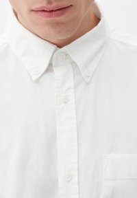 s.Oliver KURZARM MIT BUTTON-DOWN-KRAGEN - Hemd - weiß