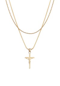 Collana a strati color oro con pendente a croce texturizzato. Le catene presentano un mix di finiture intrecciate e lisce, arricchendo il design complessivo.