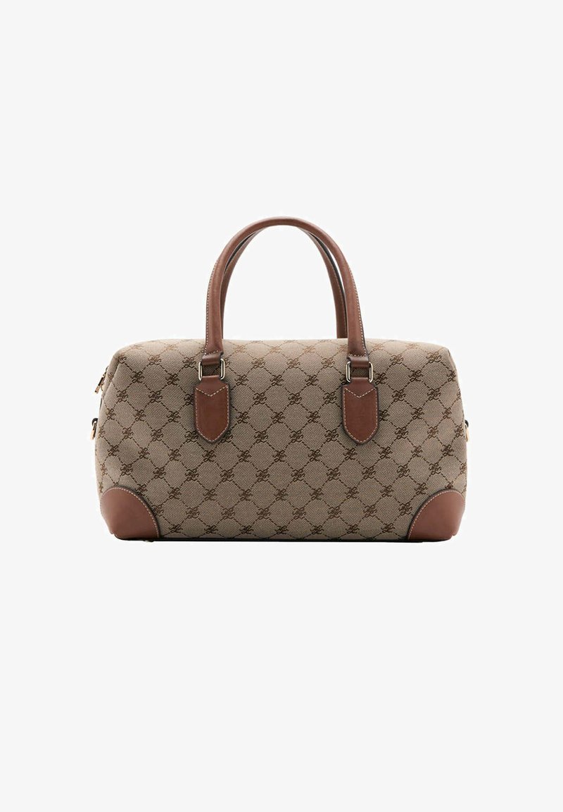 Sac à main beige et marron à motifs avec doubles poignées en cuir marron et coins renforcés, présenté sur fond blanc.