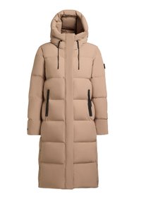 Beige lange pufferjas met een hoge kraag en capuchon, voorzien van zwarte ritszakken, een gewatteerde textuur en een rechte silhoeet.