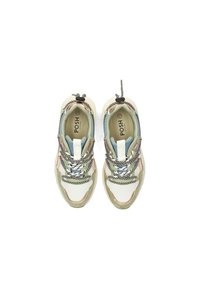 Sneaker bianchi e pastello con una parte superiore testurizzata, accenti multicolori e lacci a fantasia. Presenta un linguetta e un colletto imbottito.
