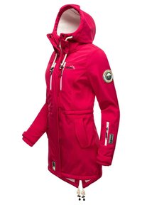 Chaqueta rosa con capucha, que presenta un cierre de cremallera en la parte delantera, cordones en la cintura, múltiples bolsillos y un parche redondo con el logo en la manga.