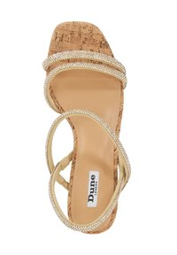 Corken platform sandal met beige kruisbanden, versierd met kleine heldere rhinestones. Heeft een leren voetbed en een rubberen zool.