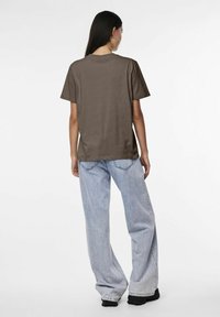 Pieces PCRIA SS SOLID TEE NOOS - Paprasti marškinėliai - morel