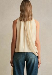 Reiss REGULAR FIT - DRAPED SLEEVELESS - Toppi - ivory