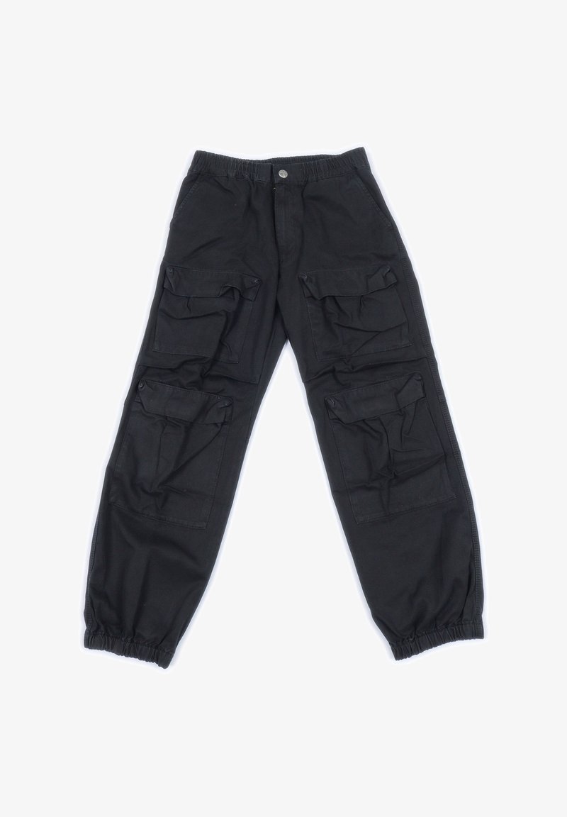Pantaloni cargo neri realizzati in tessuto con vita elasticizzata, dotati di molteplici tasche frontali e laterali, polsini arricciati e un fit rilassato.