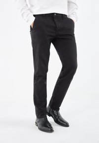Pier One Chino kalhoty - black