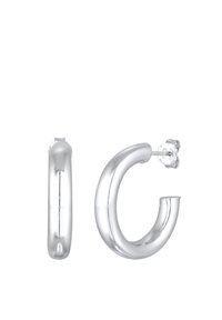 Silberne Creolen mit einem glatten, runden Design. Verfügt über einen Steckverschluss und eine leichte Kurve, die das Licht reflektiert und für ein glänzendes Finish sorgt.