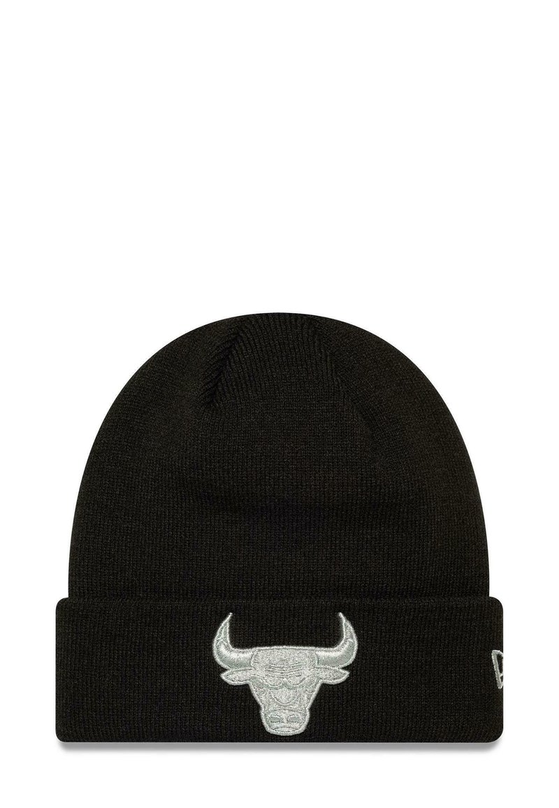 Schwarze Strickmütze mit weißem, gesticktem Stier-Logo auf der Vorderseite. Das Design umfasst einen umgeschlagenen Saum für zusätzliche Textur und Wärme.