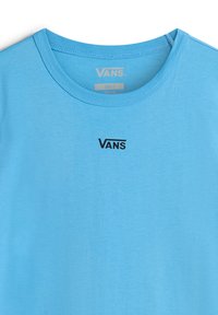 Vaaleansininen puuvillainen t-paita, jossa on pyöreä pääntie ja lyhyet hihat. Rinnan keskellä on musta Vans-logo. Koko: Pieni.