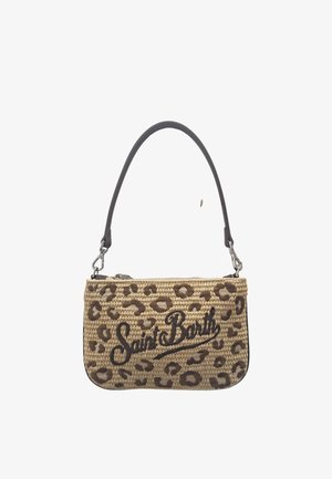 Petit sac à main rectangulaire tissé avec imprimé léopard et inscription noire « Saint Barth », doté d'une bandoulière en cuir noir amovible et d'une fermeture éclair.
