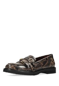 Mokasyny z ciemno-brązowego, teksturowanego, sztucznego węża, z okrągłym noskiem, bocznymi klamrami i kontrastową, czarną gumową podeszwą.