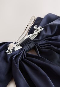 Niet geselecteerd, navy satin